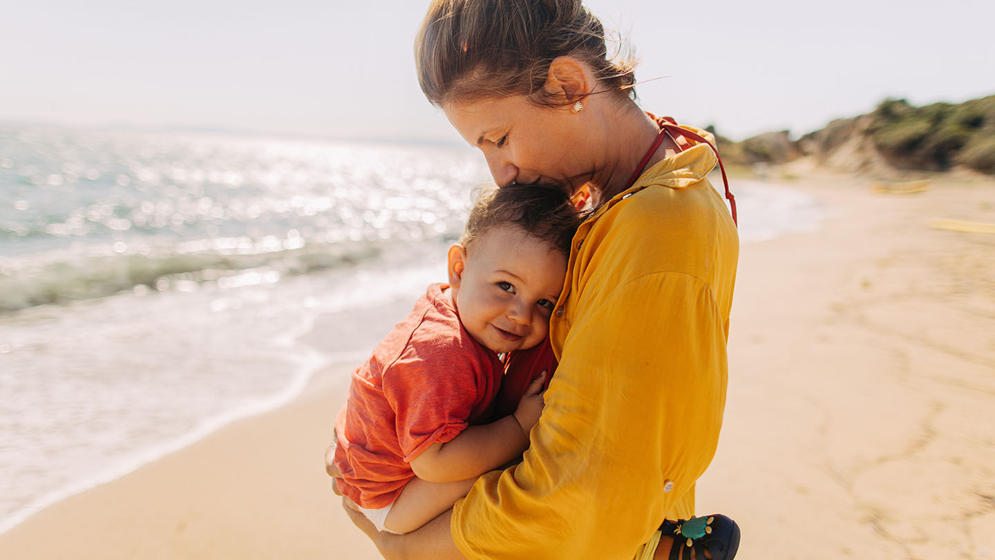 Vacaciones en la playa con bebés: consejos para unas vacaciones seguras